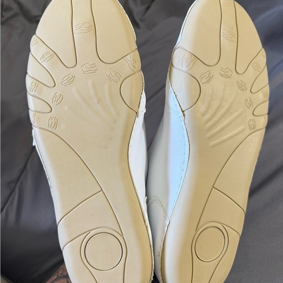 Stylish White Men's Shoes - Picture 6 of 7